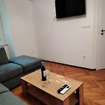 Garden In The Center Apartment *
