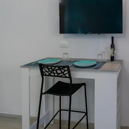Garden In The Center Apartment