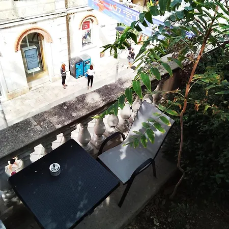 Garden In The Center * Split