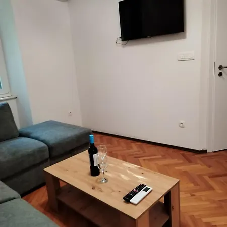 Garden In The Center Apartment *